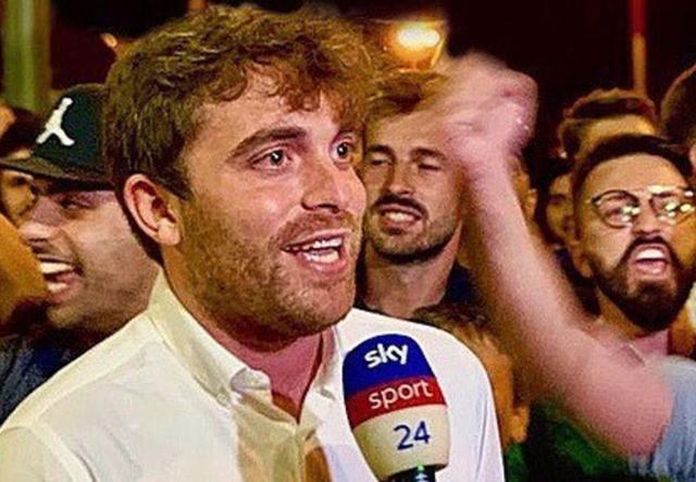 开云-“转会专家”罗马诺回顾夏季转会窗：我爱这种疯狂！